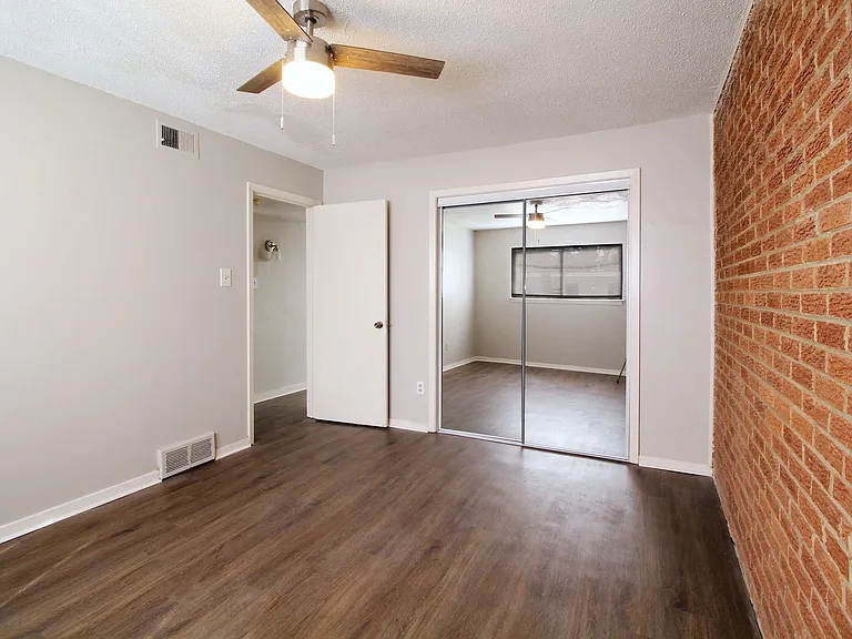 U of M Area - Southernwood Apartments — Photo 26