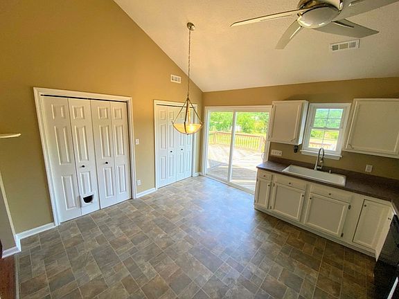 4th image of 597 Jefferson Manor Dr