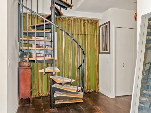 529 West 42nd Street image 8 of 17