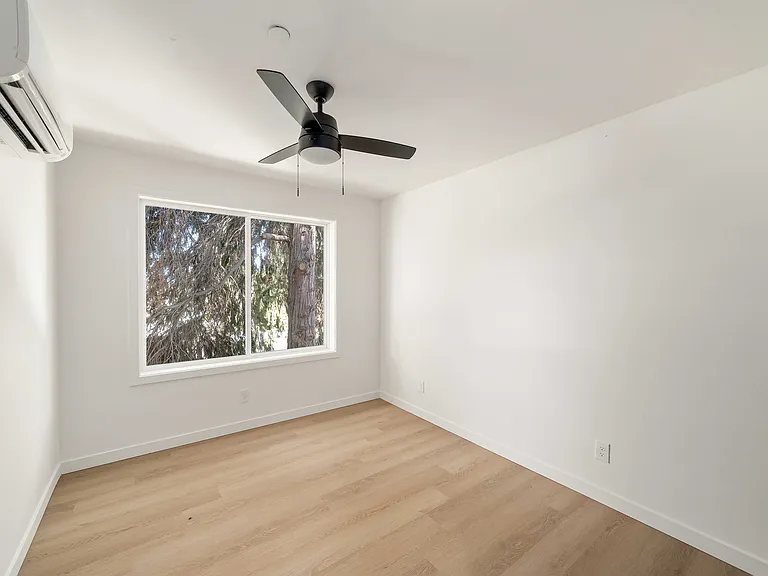 6063 NE Simpson St #60 — Photo 9