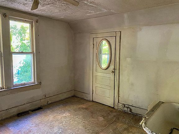 2110 Master Bedroom Upstairs