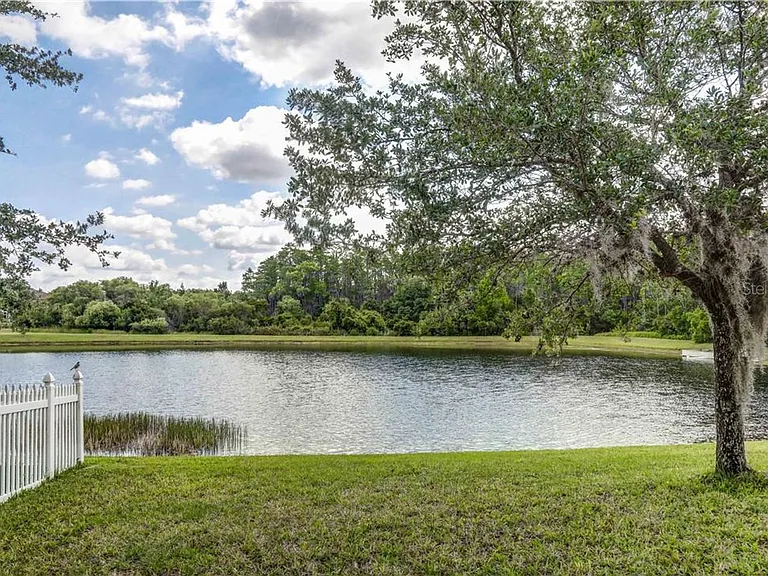 1521 Echo Lake Ct — Photo 2