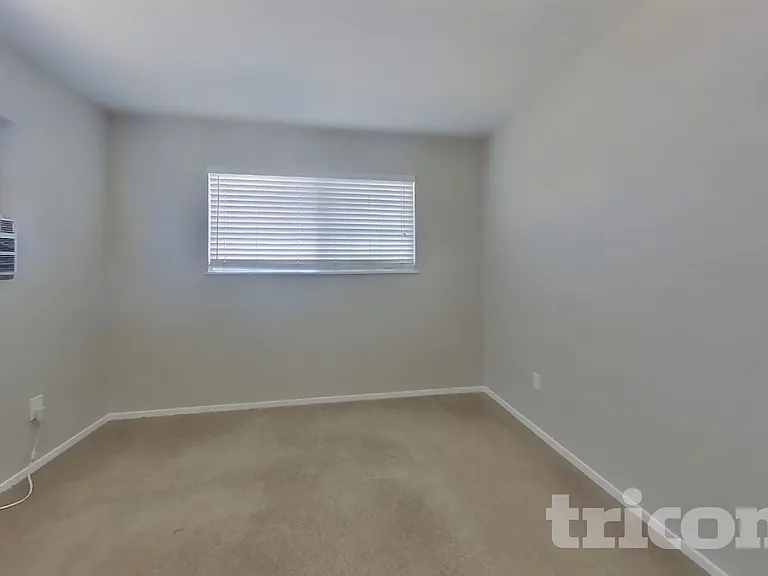 2754 Mayfair Ave — Photo 11