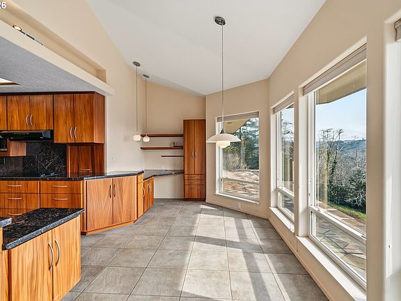 5th image of 1038 Marina Heights Rd