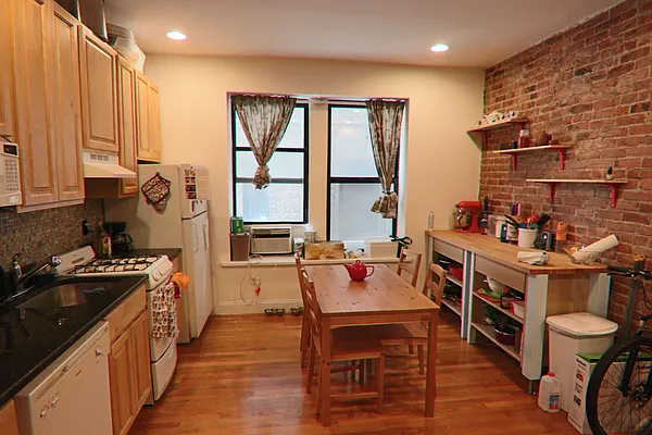 Rented by PMG Real Estate  | media 50