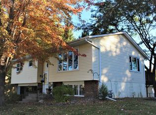 18 Sterling St N, Maplewood, MN 55119