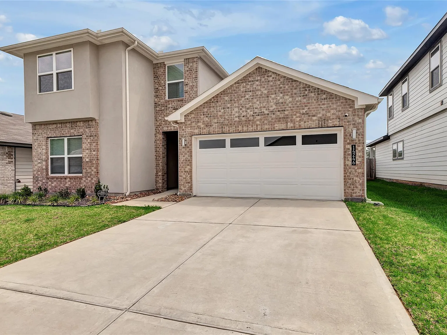 4 bed, 3.0 bath, 2297 sqft, $2,700 — Photo 2