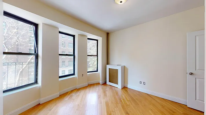 Rented by Bond New York | media 37