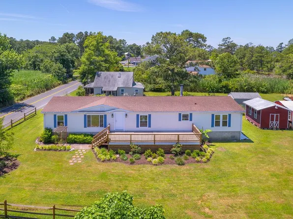 5267 Main St, Chincoteague, VA 23336