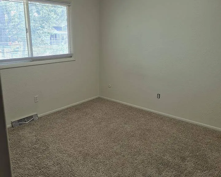 2901 Vermillion Dr — Photo 4