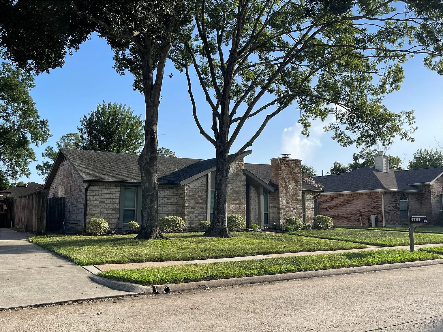 3 bed, 2.0 bath, 2184 sqft, $2,300 — Photo 1