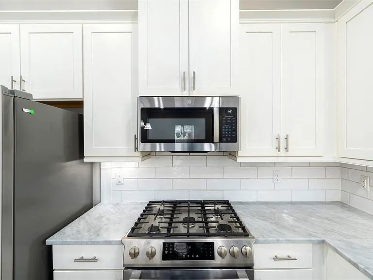 420 W 28th St #D — Photo 10