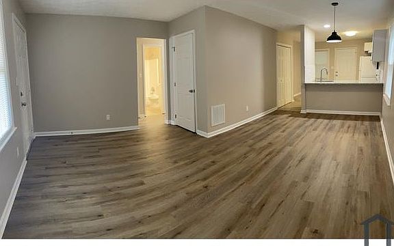 4th image of 3647 Chestnut Dr