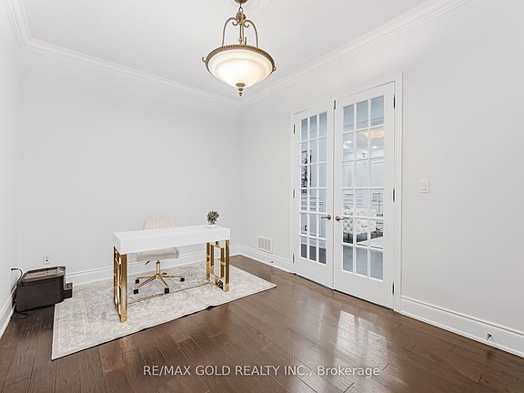 3rd image of 72 Midsummer Dr