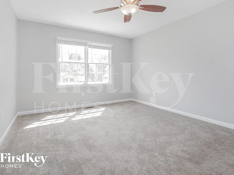 221 Whitney Ln — Photo 15