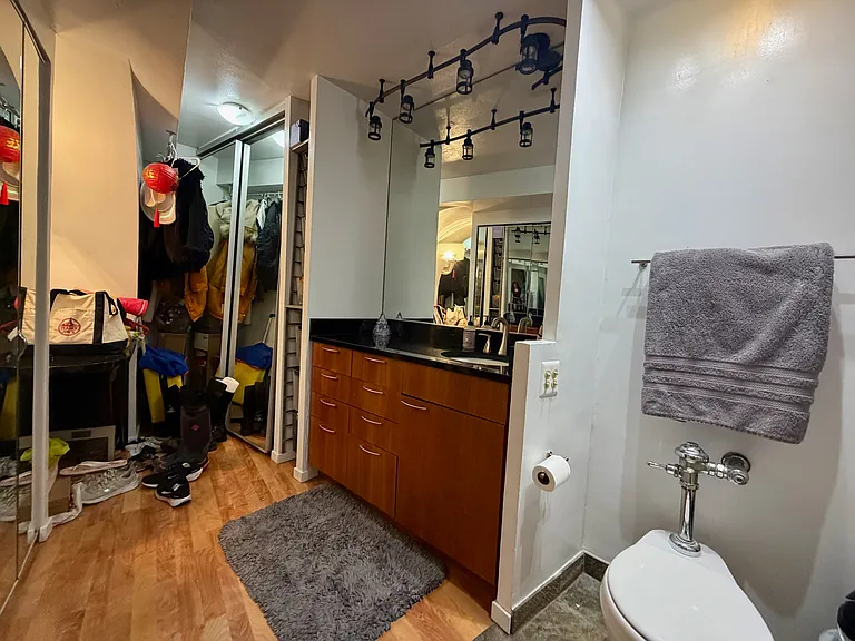 300 N State St #1-3710 — Photo 9