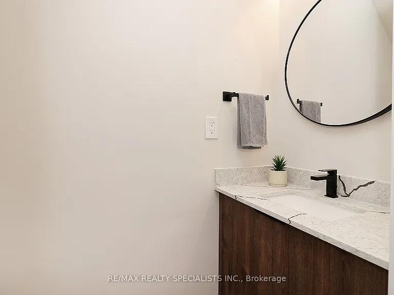 1046 Roosevelt Rd — Photo 7