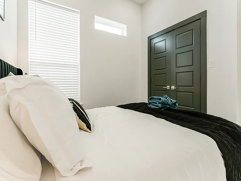 1004 Travis Ave #112 — Photo 18
