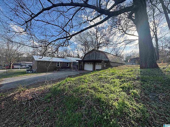 2nd image of 124 Sunset Dr