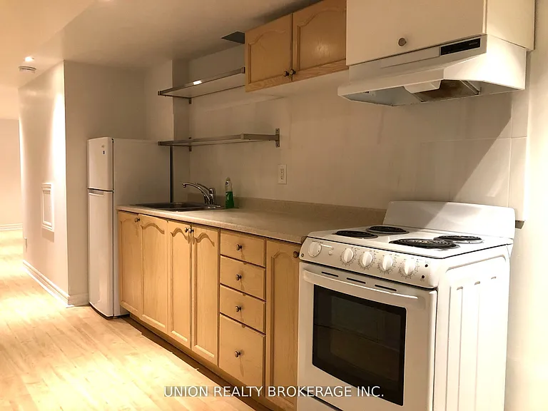 99 Boultbee Ave #LOWER — Photo 3