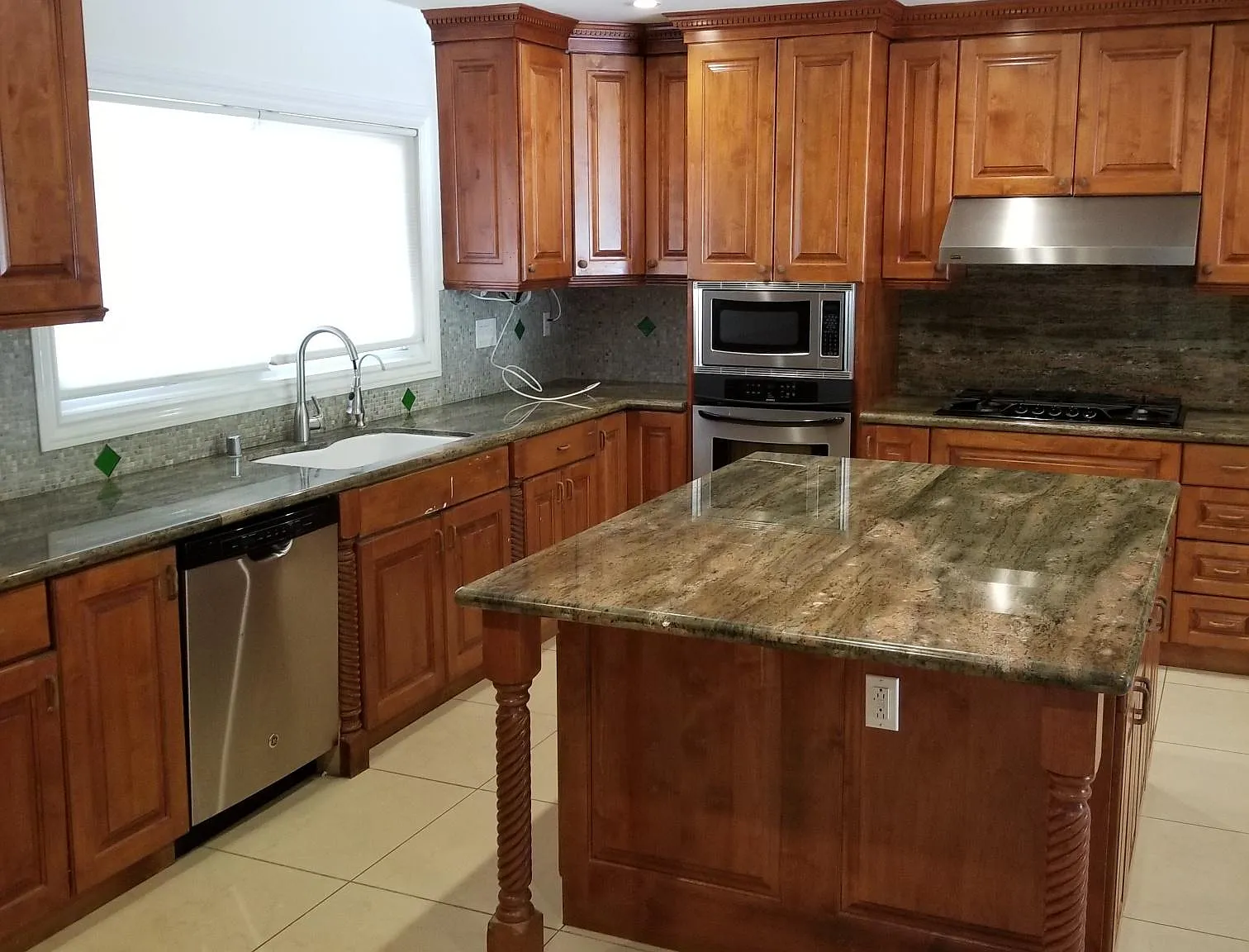 6 bed, 3507 sqft, $8,000 — Photo 3