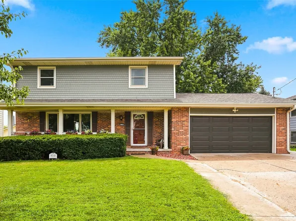 8640 Primrose Ln, Clive, IA 50325