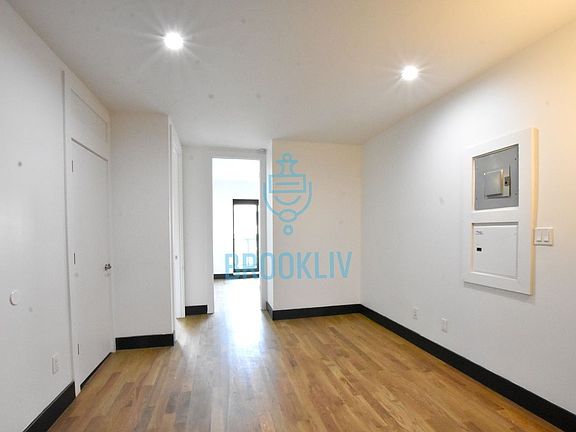 5th image of 434 Park Pl APT 3A