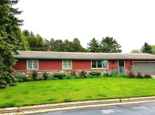 1021 Oak St, Cleveland, WI 53015