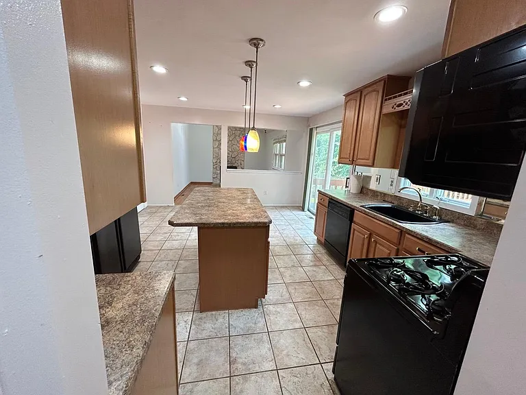 75 Calvert Ave E — Photo 13