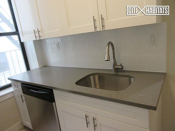 5th image of 2821 33rd St APT 3B