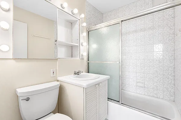 Bathroom, photo 1