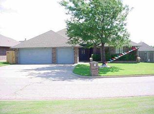 436 Tumbleweed Rd, Yukon, OK 73099