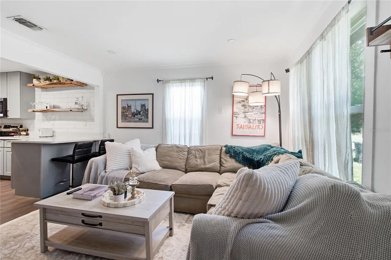 2 bed, 1.0 bath, 804 sqft, $2,600 — Photo 3