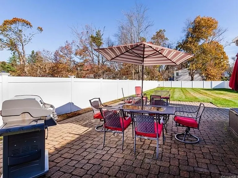33 Peters Ln — Photo 36