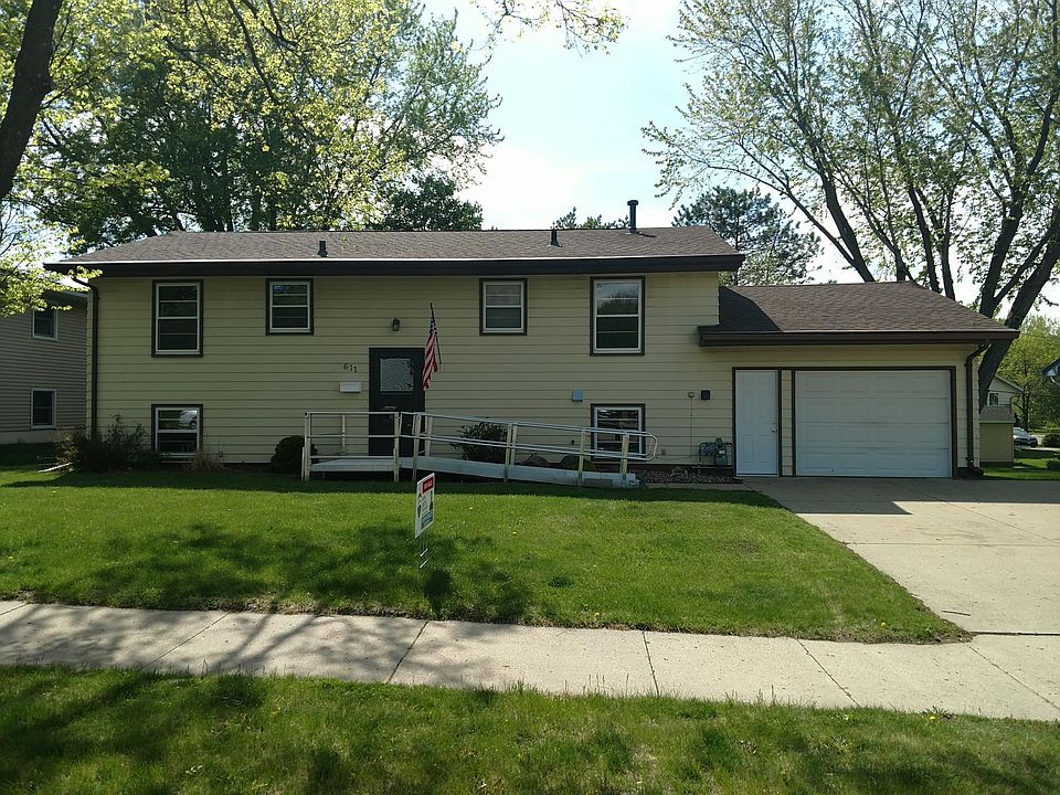 1st image of 611 James Ave
