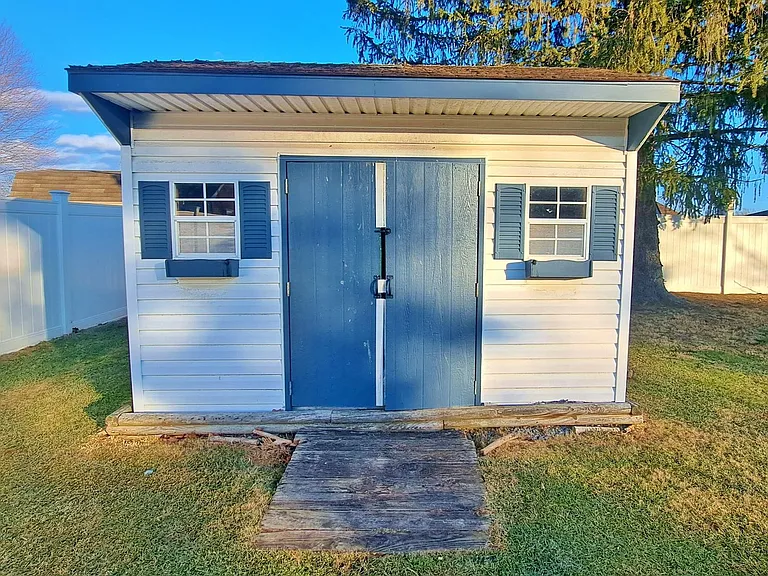 1170 Westminster Ave — Photo 40
