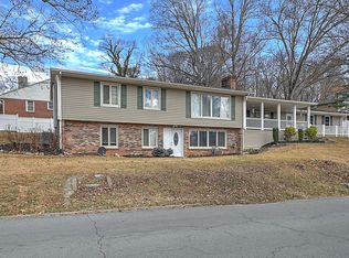606 Golf Course Dr, Elizabethton, TN 37643