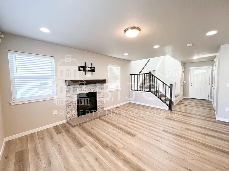4908 Wolf Moon Dr — Photo 2