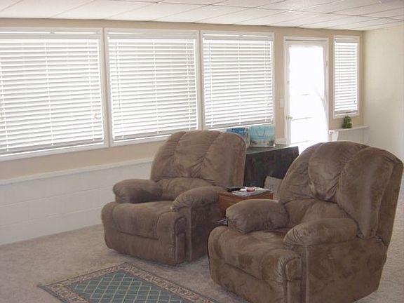 Family room (15 x 24)