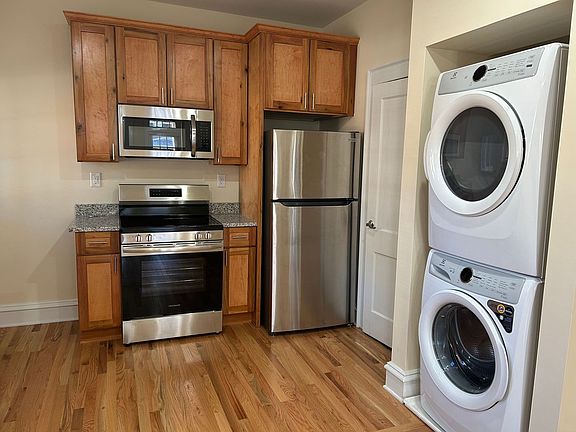 5th image of 2826 W Grace St APT 1