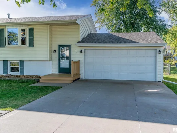 319 E Lauretta St, Blue Grass, IA 52726