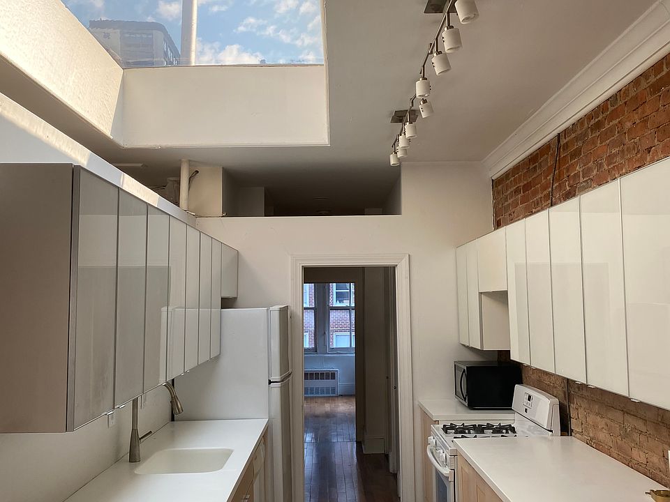 1st image of 161 W 22nd St Fl 4