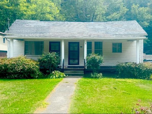 14091 Rocket Boys Dr, War, WV 24892