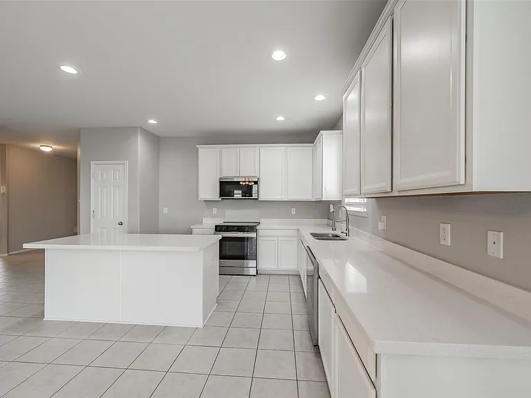 2404 Bermont Red Ln — Photo 4
