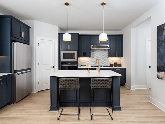 Lariat - Cardinal Interior Image 3