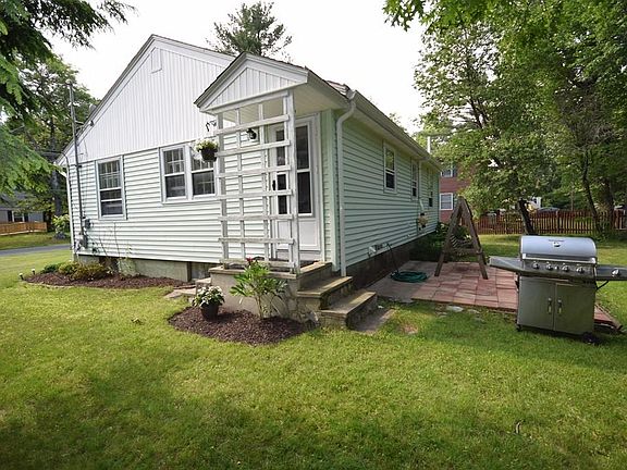 2nd image of 98 Bullard St