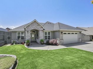 3952 Crystal Springs Dr, Medford, OR