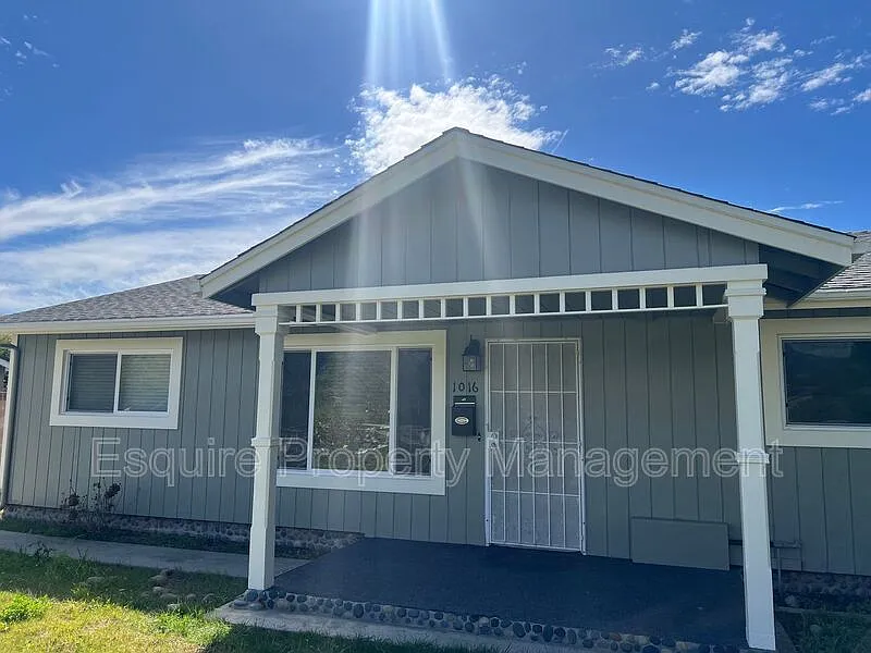 1016 Sespe Ave