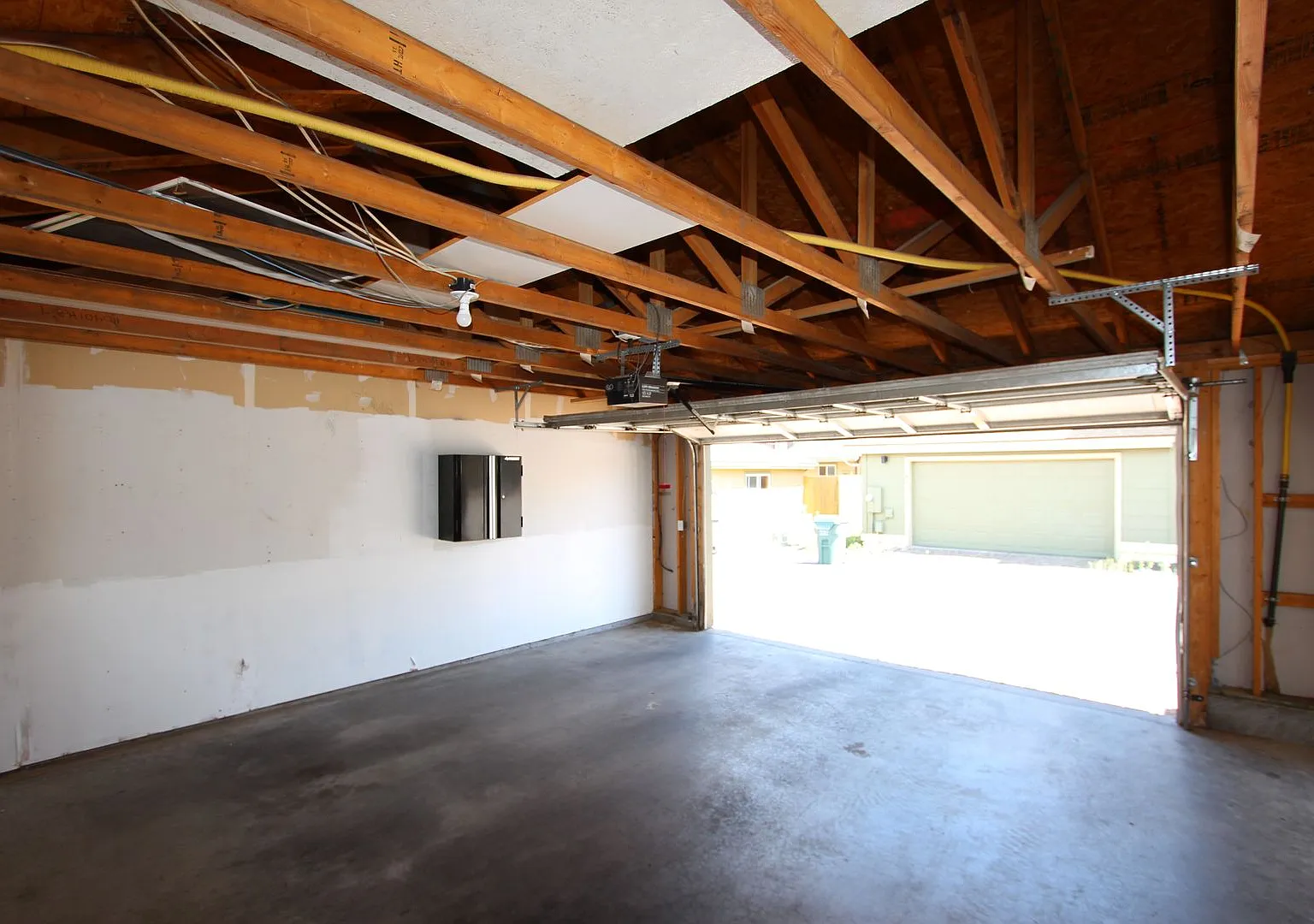 3-Bedroom Rio Townhome with 2-Car Garage and Small Yard — Photo 2