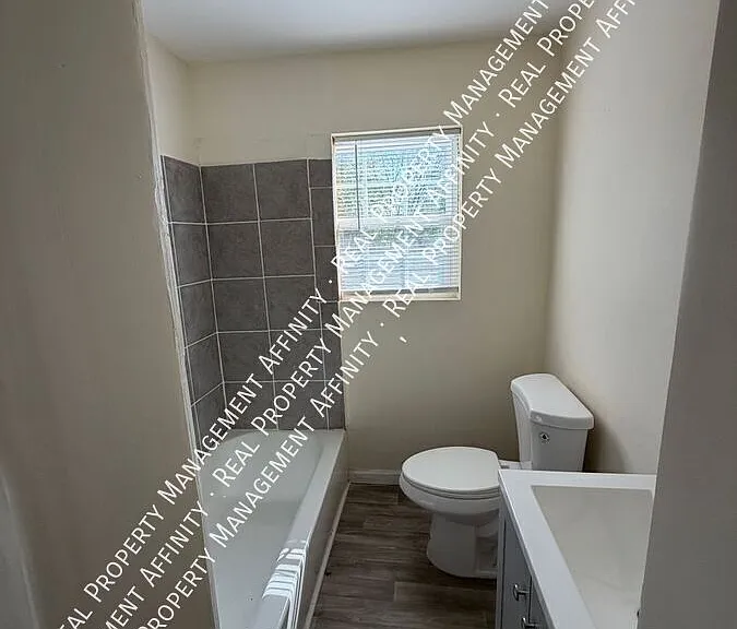 2490 Staten Ave #3 — Photo 8